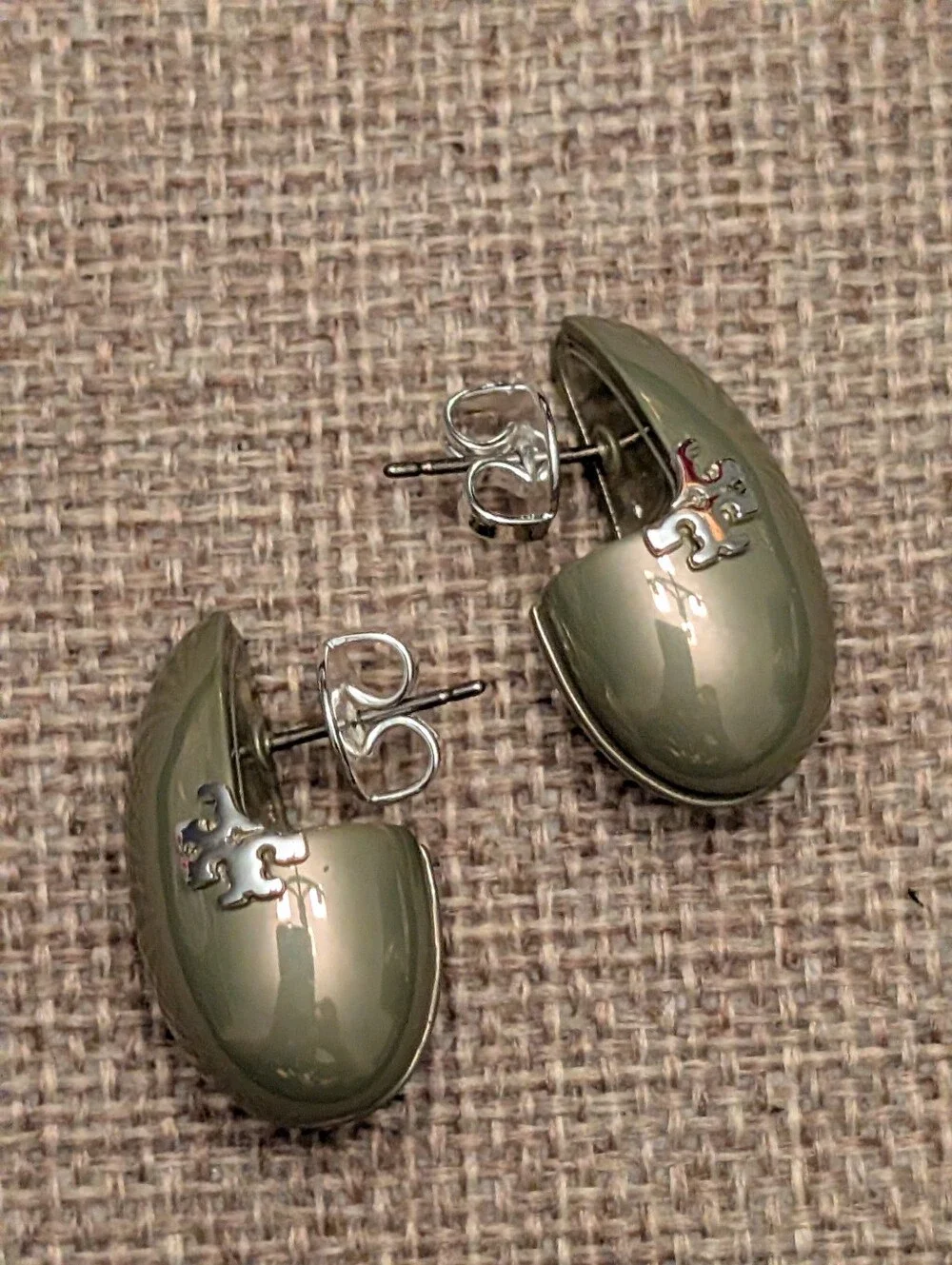 TORY BURCH Small Wave Logo Earrings In Green